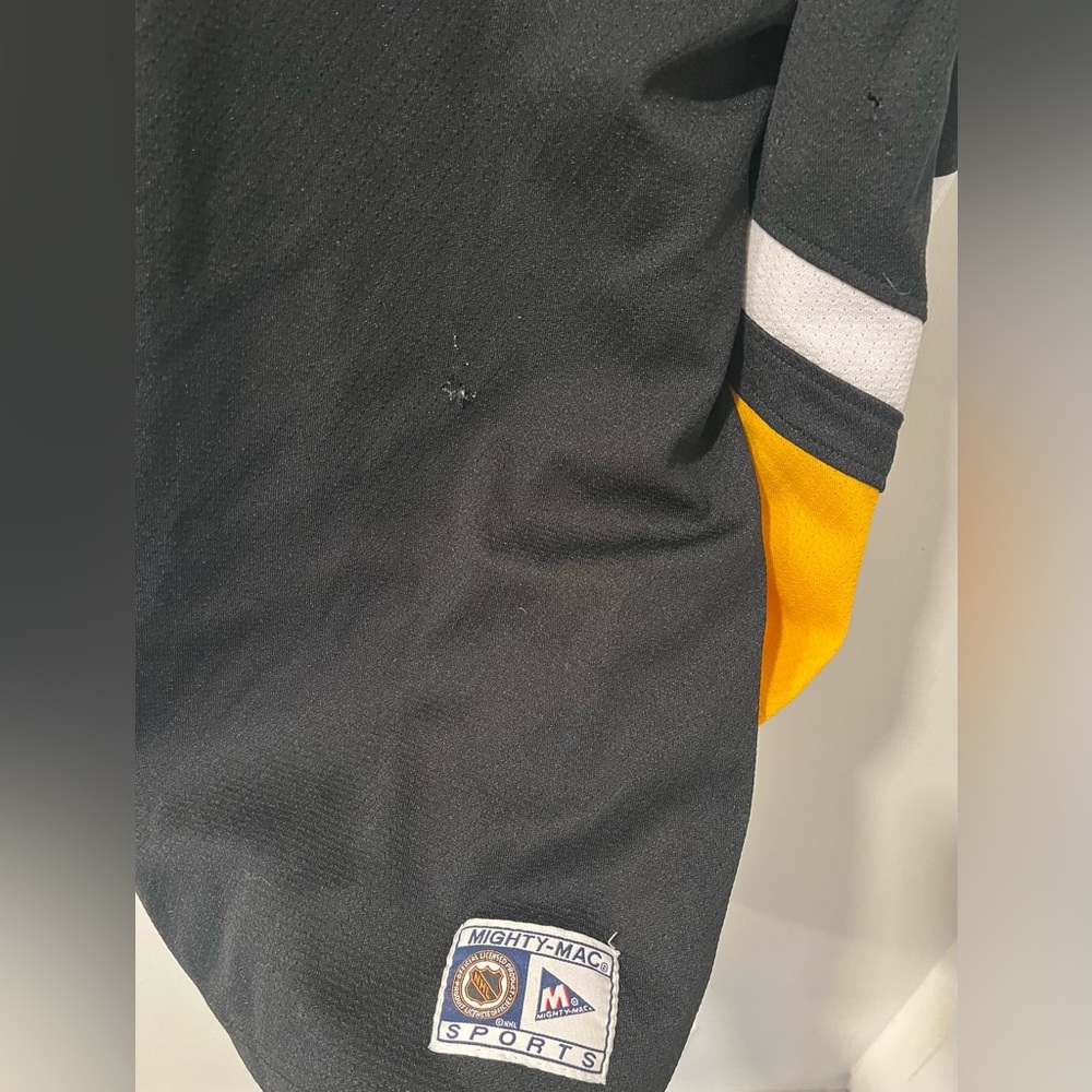 Boston Bruins - Men’s Black & Gold Hockey Jersey - Picture 4 of 5